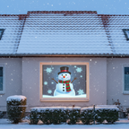 Schneemann-Hologramm mit fallenden Schneeflocken im Fenster eines verschneiten Reihenhauses